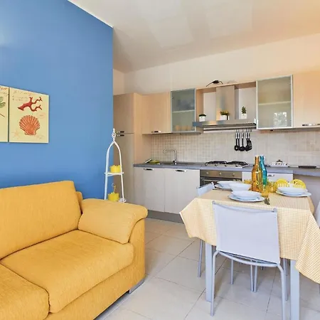 بيت للعطل 2 Bedroom Beautiful In *