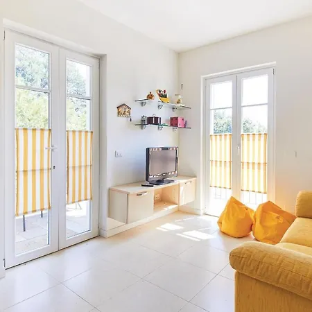 2 Bedroom Beautiful In بيت للعطل Magliolo